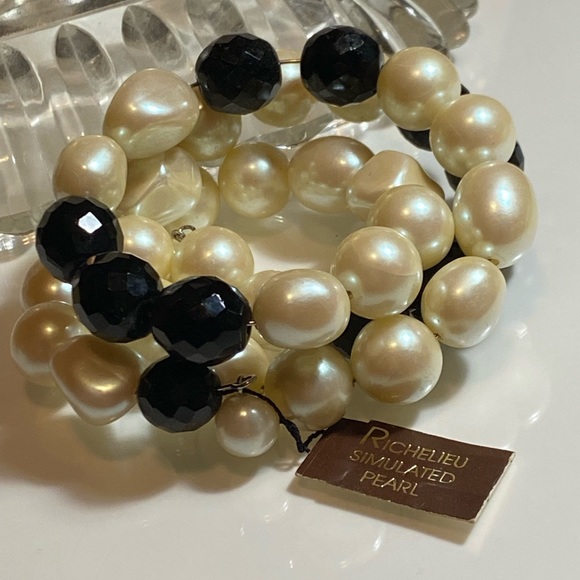 Vintage 1975-1985 Richelieu Simulated Pearl Bracelet - Picture 4 of 5